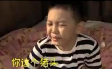 23歲嫁進豪門，跪地給婆婆洗腳，受兒子打罵，現爆老公欠6900萬賭債