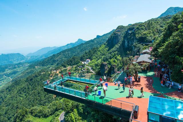 重庆最“危险”的景点, 游客挑战每个项目都需要足够的胆量