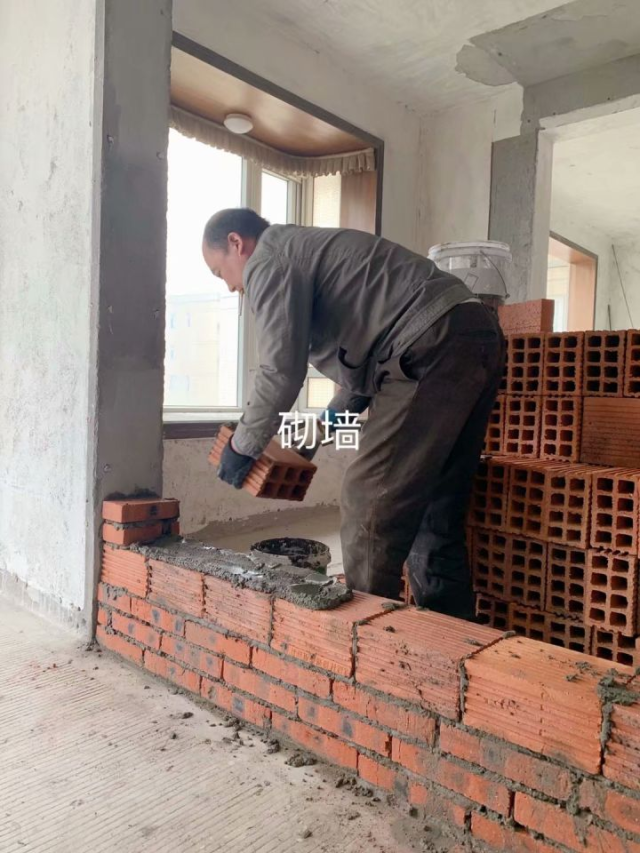 工匠精神铸就固若金汤雄关，元一时代花园墙体胜利完工