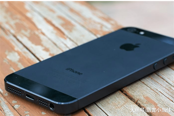 iPhone已经坚持10年了, 为何今年才发布双卡双待功能, 答案你想象不到