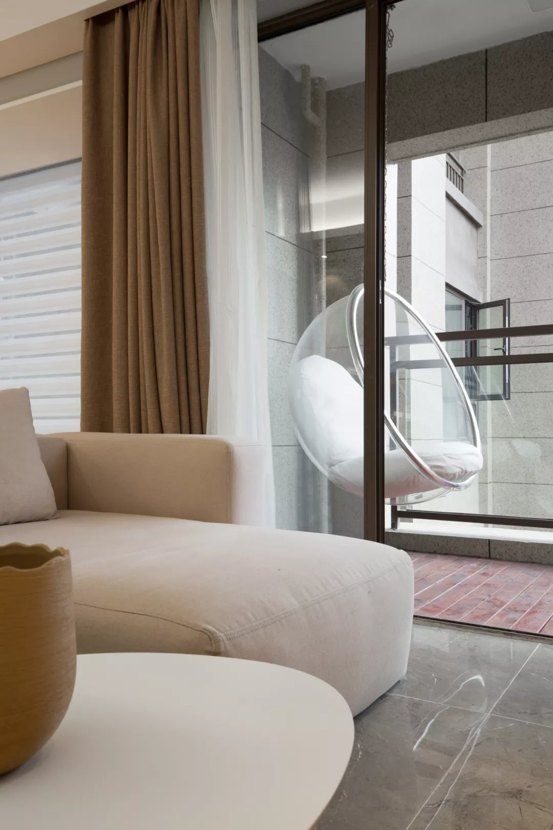 82平的现代简约风小户型二居室，灯光设计好有层次感