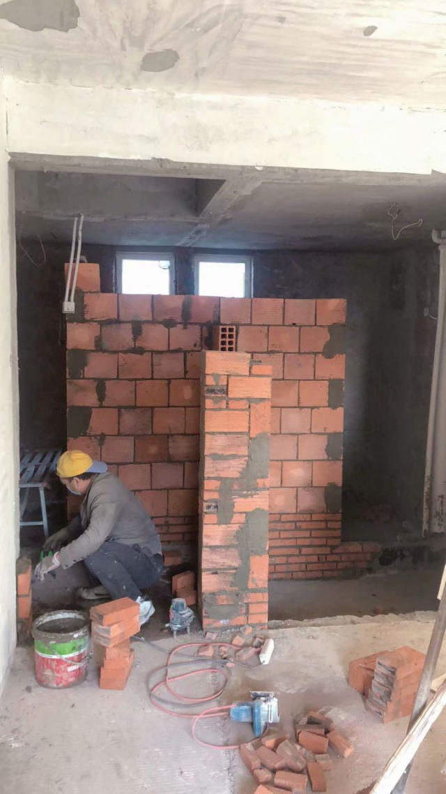 工匠精神铸就固若金汤雄关，元一时代花园墙体胜利完工