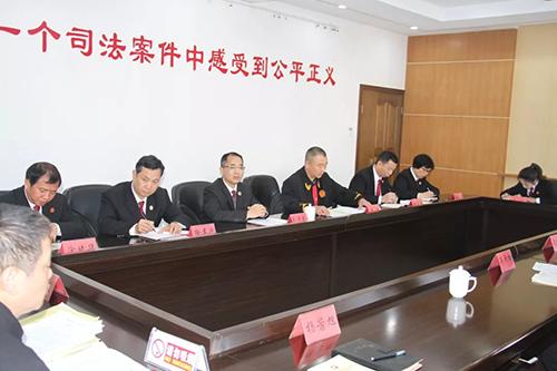 她砸了自己的房子，为何却被判刑？