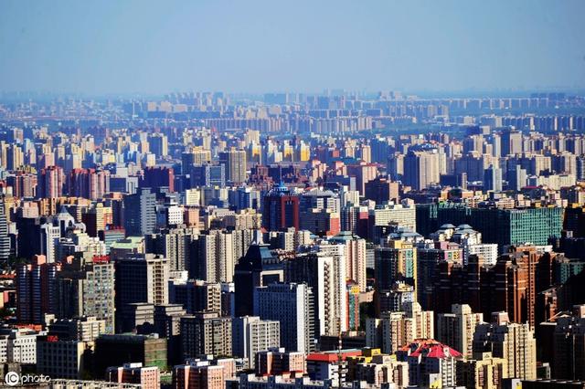 房价暴涨受益的是炒房者和投资者，房价暴跌受益的会是购房者吗？