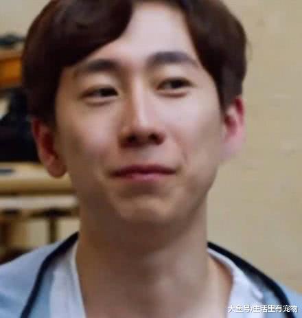 知名男艺人上综艺节目戴耳钉被屏蔽，控告节目组！