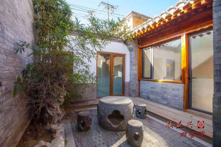 溜进666㎡的四合院后，我迷路了……