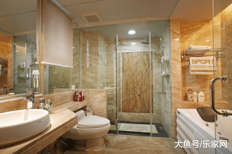 卫生间潮湿太闹心！婆婆支了几招，瞬间干净清爽了！