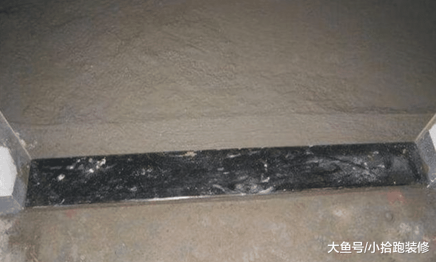 請師傅幫忙定制門檻石，可看到鄰居家后，才發現他很不專業