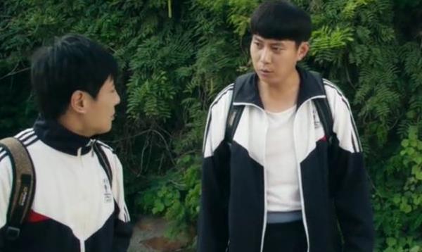 他是地道北京公子哥，身材高大帅气，但却甘愿给沈腾当绿叶！