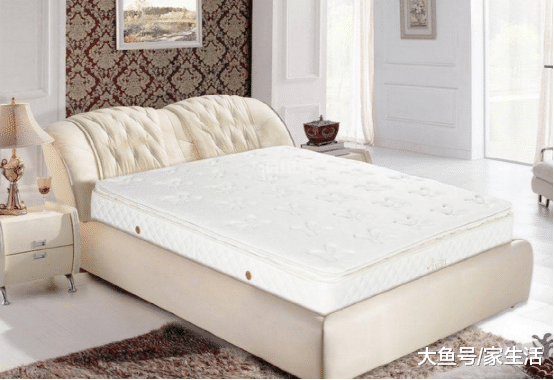 卧室床垫的塑料膜要不要撕掉？我家把它当保护膜，师傅一看就摇头