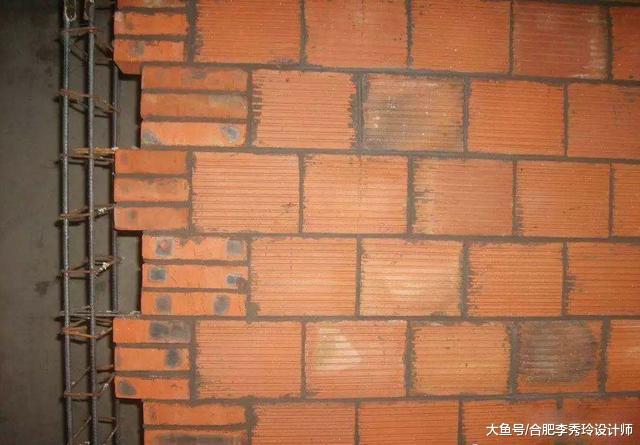 农村自建房, 砌墙时中间为什么要留这样一条缝? 包工头差点被冤枉!
