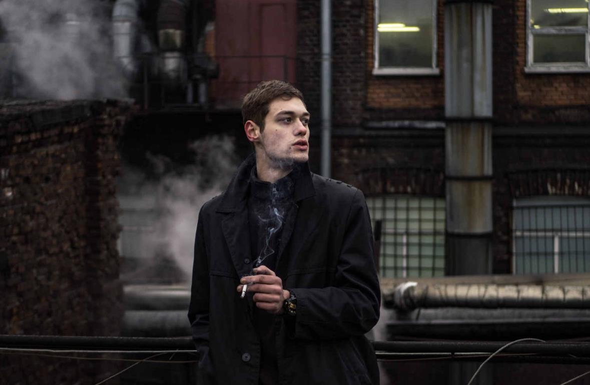 人像摄影没思路？跟俄罗斯摄影师学，你也能拍出忧郁情绪风！