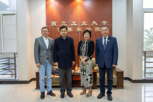 中国地产女巨头：坐拥2200亩地账上还有452亿，还给前夫女儿700亿