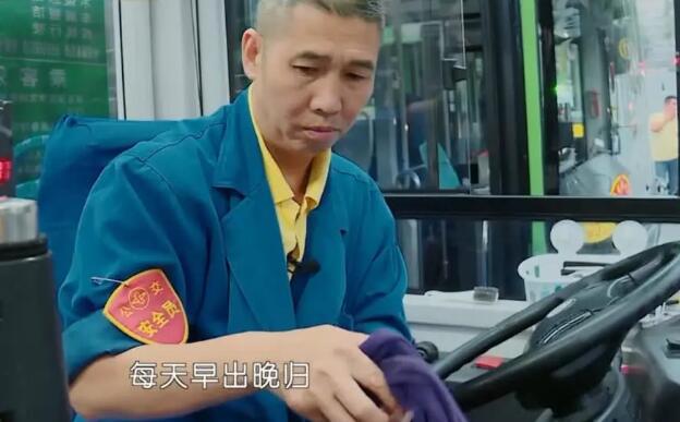 《變形計》最假富豪家庭：女孩為撐臉面借豪宅，網友炸鍋了！