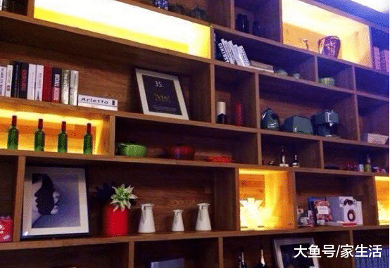 丁子峻曝出自己家装修，全屋色调“金灿灿”的，布置得真够辉煌啊