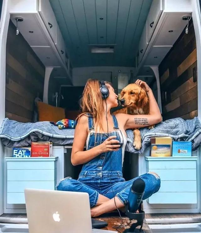 失恋又辞职，女孩一人带着狗狗去旅行！没什么比梦想更重要……