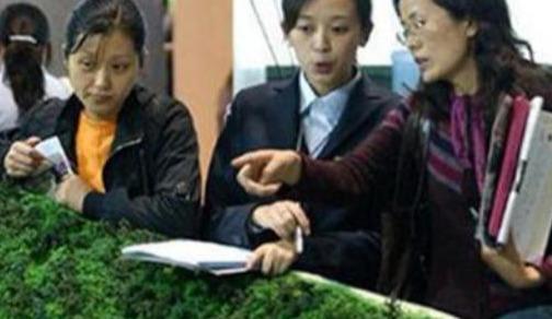 如果卖出一套一百万的房子，售楼小姐能拿多少提成？