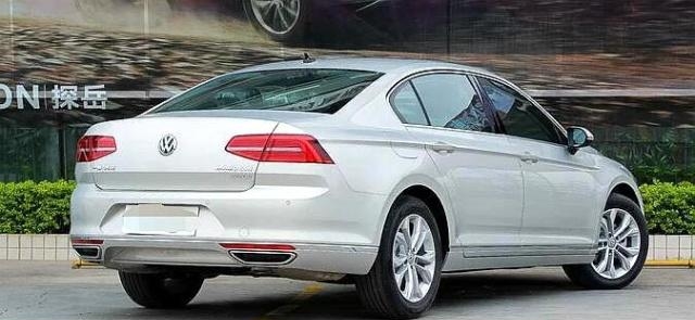 本田大众的斗争!雅阁和迈腾选谁好?车主:看保养费就知道选谁了