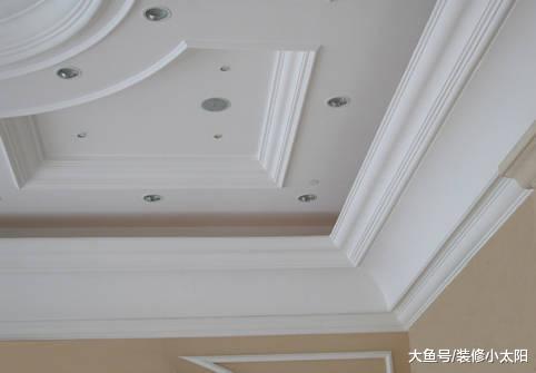 家里万万不要装传统吊顶了，聪明人都这样装，省钱又美观