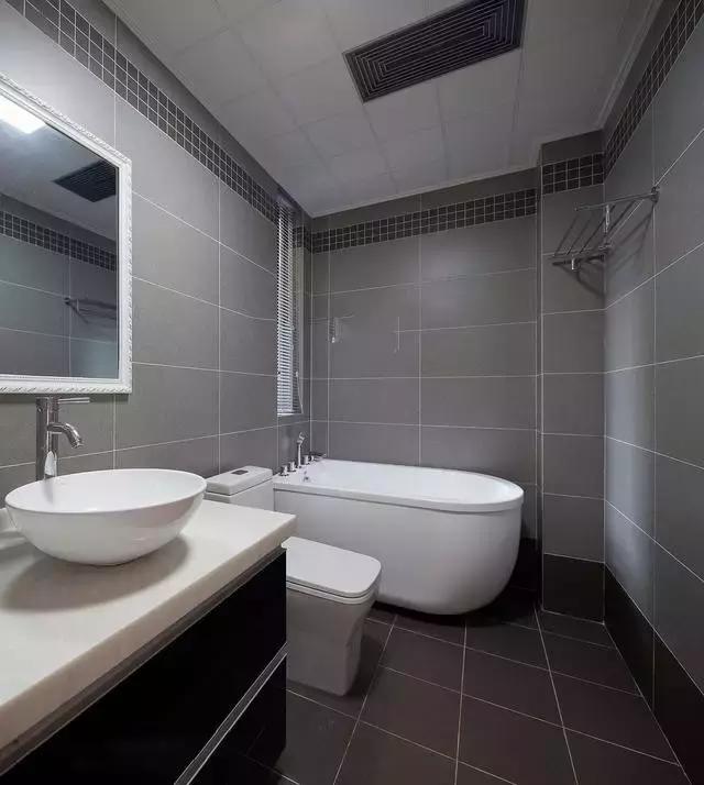 第一次去朋友家，一进大门，就看到一个客厅装修非常漂亮！