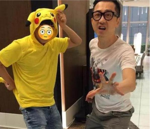 庾澄庆晒出自己的豪宅，房子自带游泳池，家里连个佣人都没有