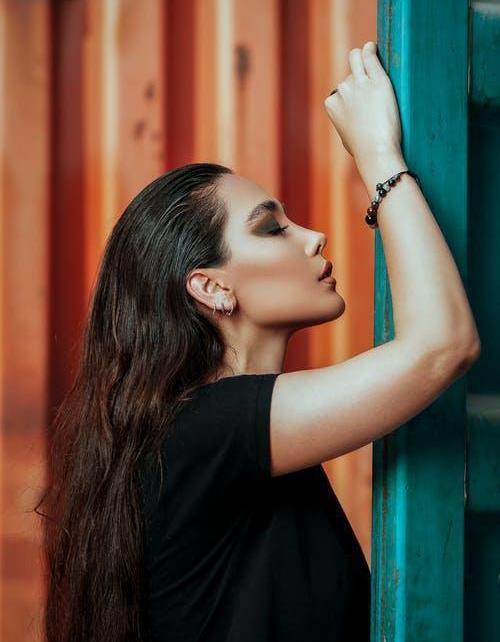 “房产证写我哥的名字，凭啥让还房贷”？“你不也要住吗”