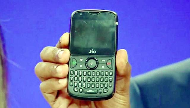 苹果被吊锤？印度首富从中国学会这一招，打造功能机暴虐所有人？