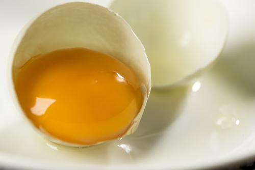 毛孔粗大特粗糙，皮肤医生教你应该小诀窍，毛孔很快收起来