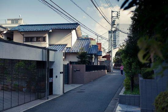 那些公開反對買房的人私下卻在囤房？房地產未來該如何收場？