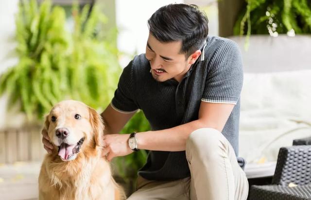 这是什么神仙楼盘？有山有湖有地铁！有天有地还有狗