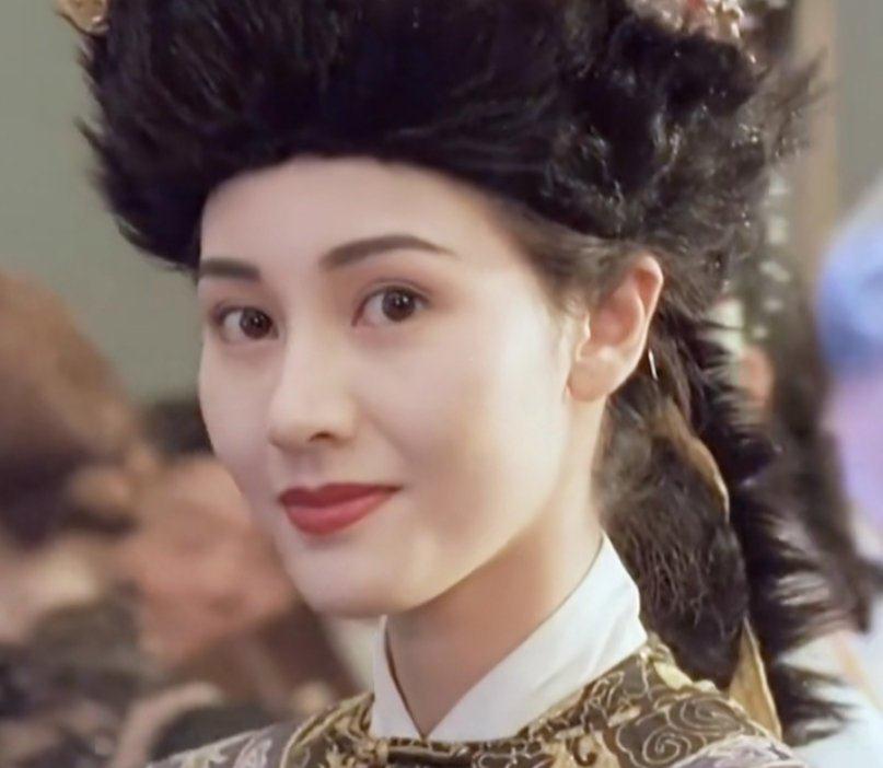 李嘉欣现身横店某片场，或为综艺节目复出