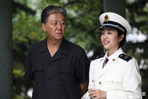 《父母爱情》剧组重聚!梅婷站c位脸超小却被"亚菲"麒麟臂抢镜