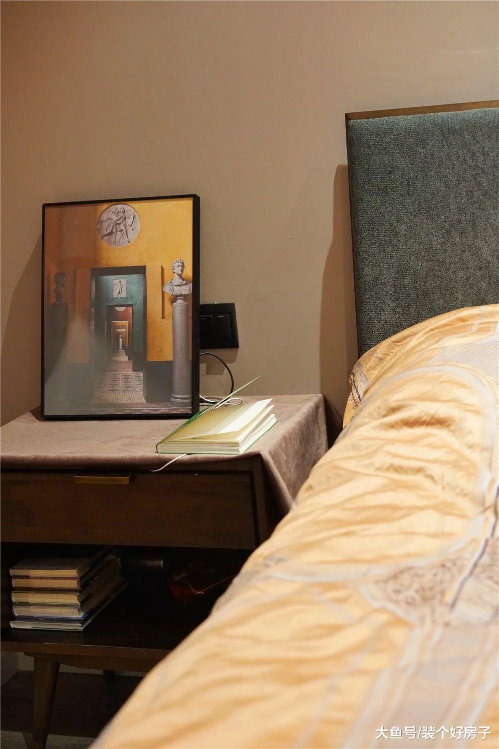 她亲手打造出与井柏然同款的家, 在书墙里藏下卧室和书房!