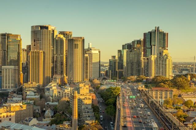 涨上去的房价不会降？＂高人＂指点有办法能让房价下降，一试就灵