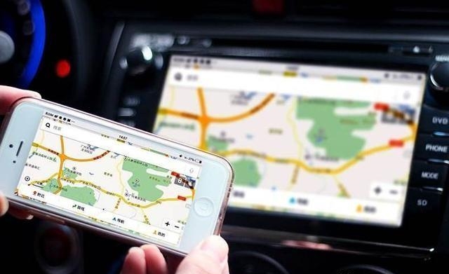 如何将手机导航导入汽车显示屏上？一个小秘密，轻松变大屏