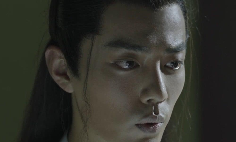 肖战拍庆余年到底黑了多少？看到他摸白衣服的手，瞬间笑出后槽牙