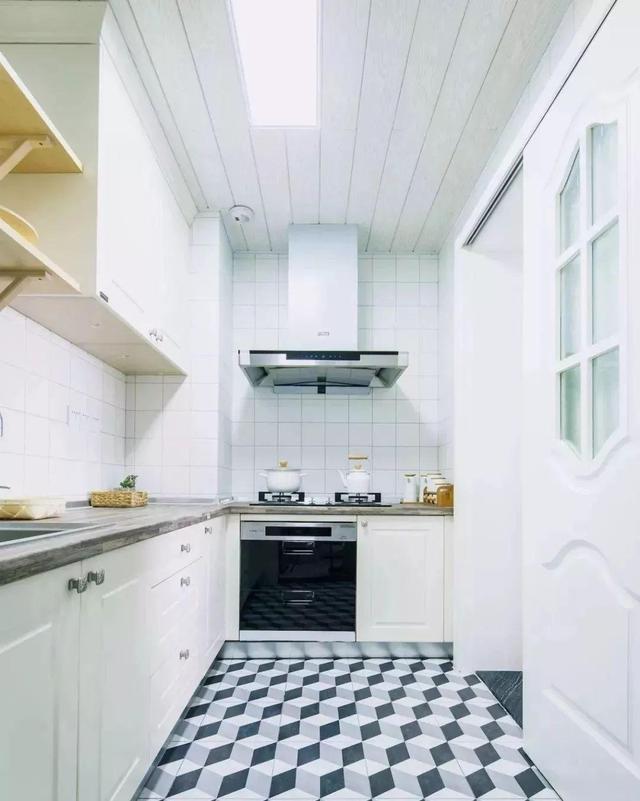 客厅要吊顶吗？不吊顶又如何设计？