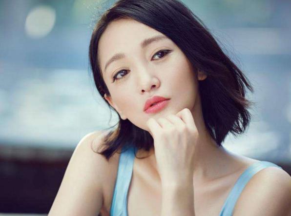 参观周迅在北京的豪宅，装修跟皇宫没区别，室内还有金龙柱子