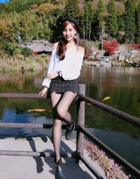 美女你这头发那么卷，每天都用卷发棒？