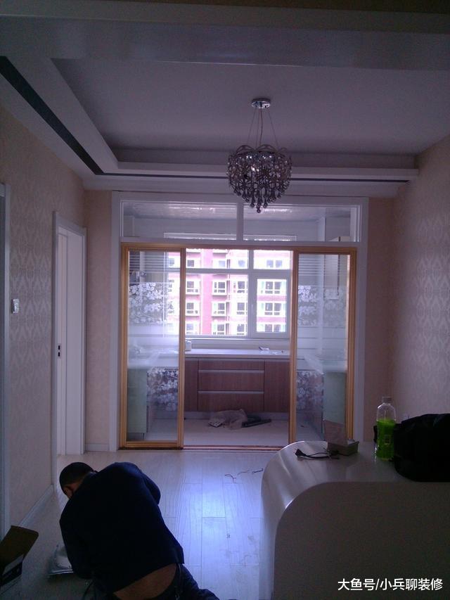 朋友新房装修中，125平花了20多万，一看电视墙我差点笑岔气了