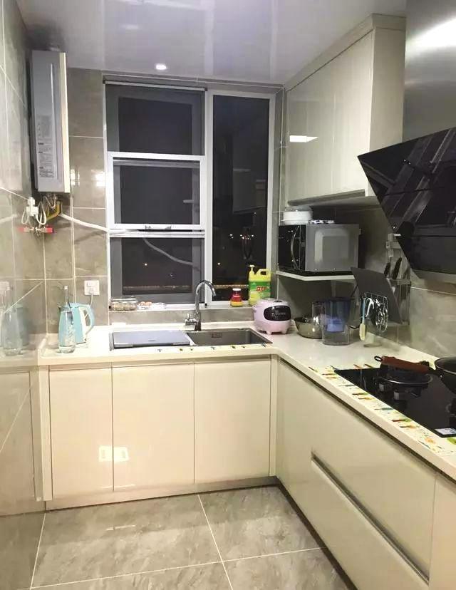 终于入住新家，装修花了25万，客厅真上档次，邻居都羡慕！