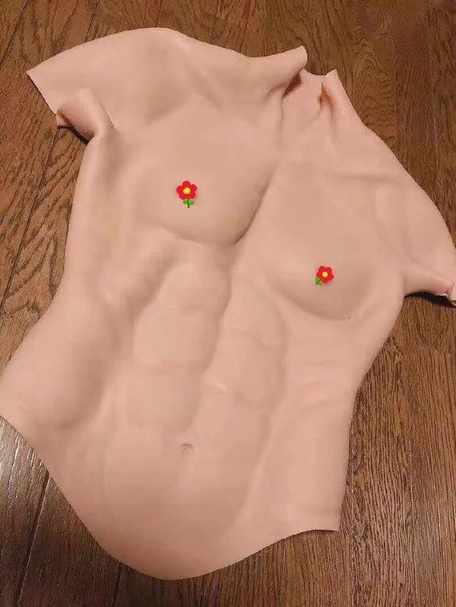 「沙雕图」朋友圈里的大佬晒出他的房产证，竟然有188本