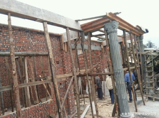 攒40万血汗钱、辛苦十个月为儿子建两层洋房, 却被儿媳批评一无是处