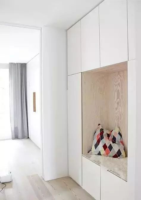 同事家新房装了满墙的柜子，至少小了10㎡，要这样做！