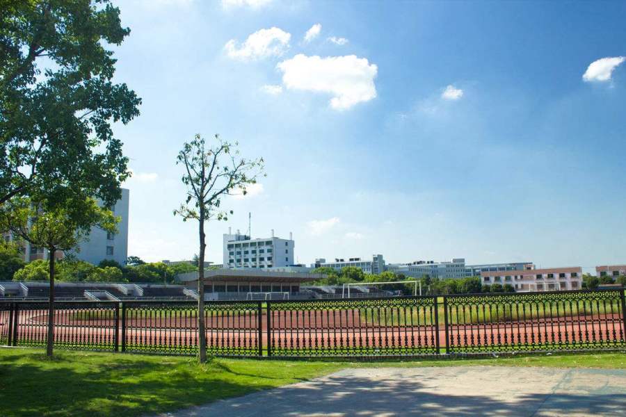 这所民办大学分数极高，从三本到一本只要20年，学生争相报考