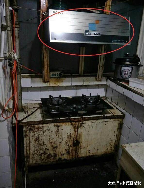 老公在深圳1500块租的烂房子，又脏又破，潮湿昏暗，谁看了都害怕