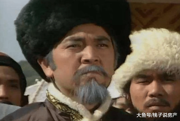郭靖和杨过在天赋上很接近，但是直到神雕结束，郭靖是稳压杨过