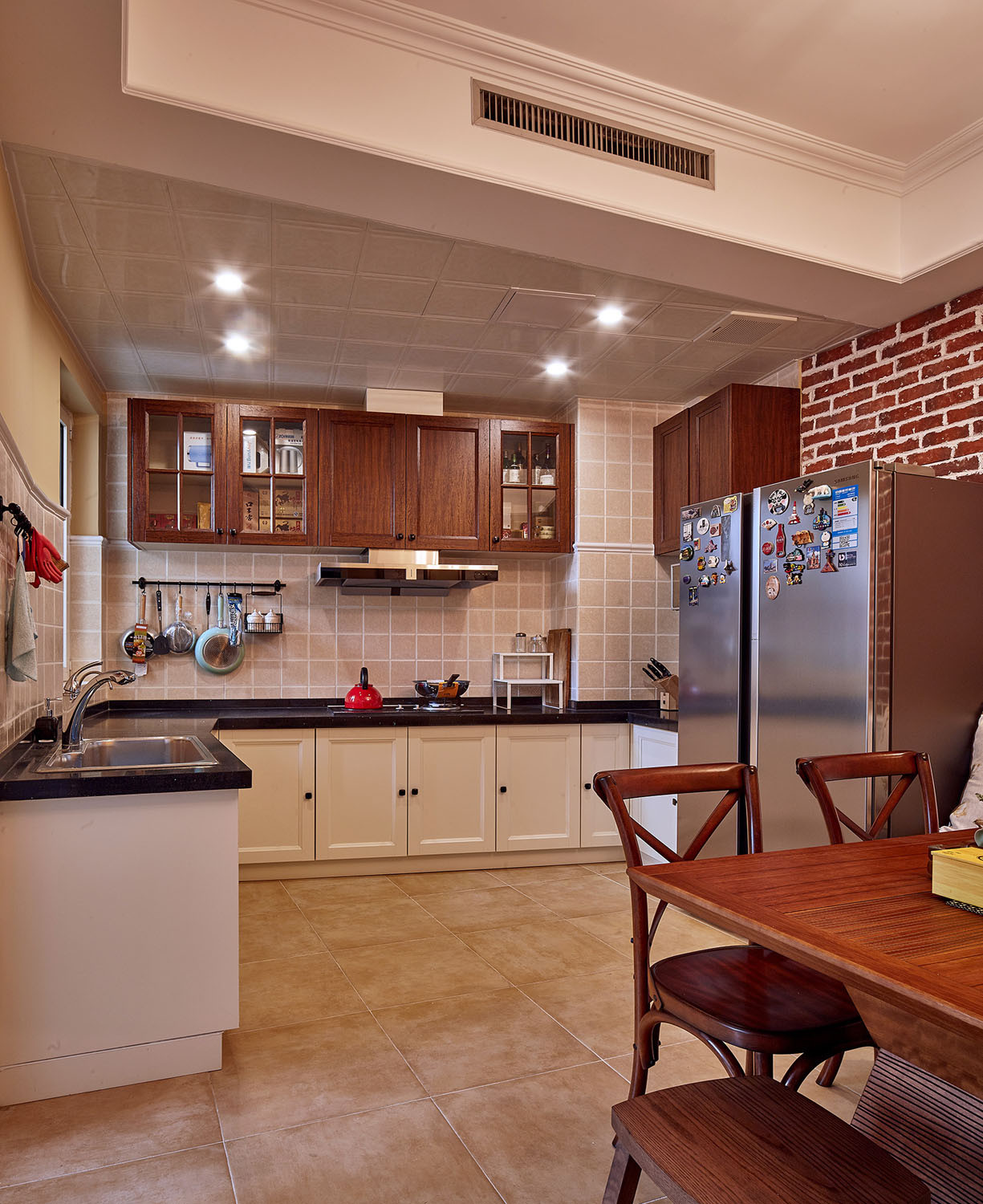 133平三居室美式乡村风装修，红砖的运用恰到好处！