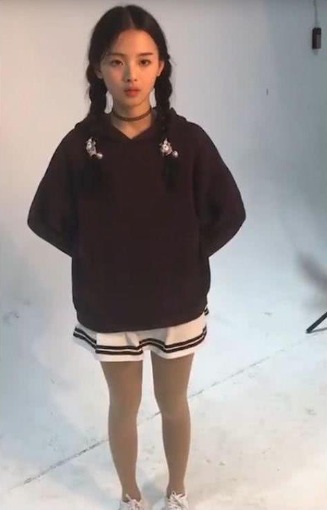 杨超越17岁面试视频曝光，双马尾萝莉打扮，简直可爱到犯规