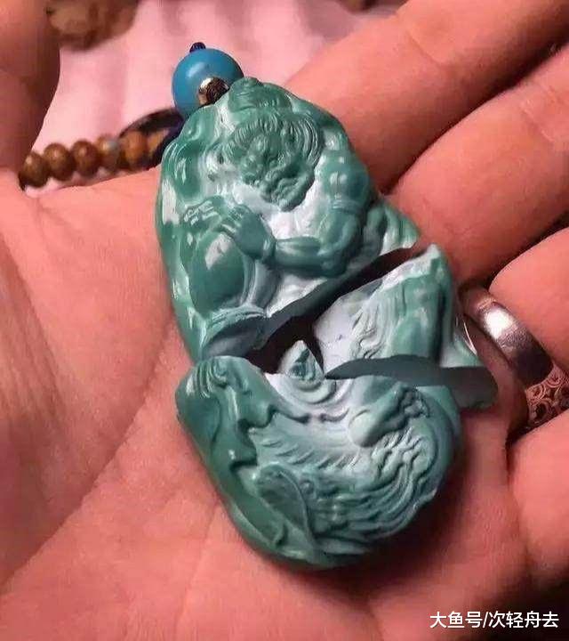 ＂文玩4大克星，手串想要盘得好，这些一定要远离＂